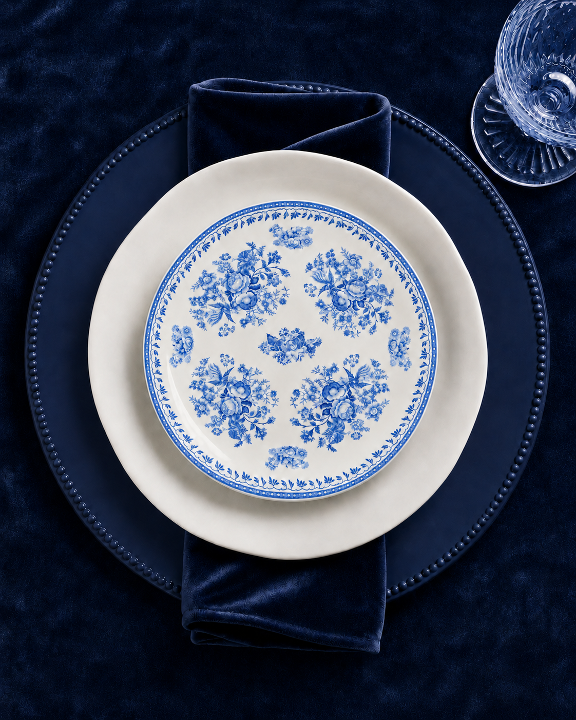 Manor Dinner Plate in White